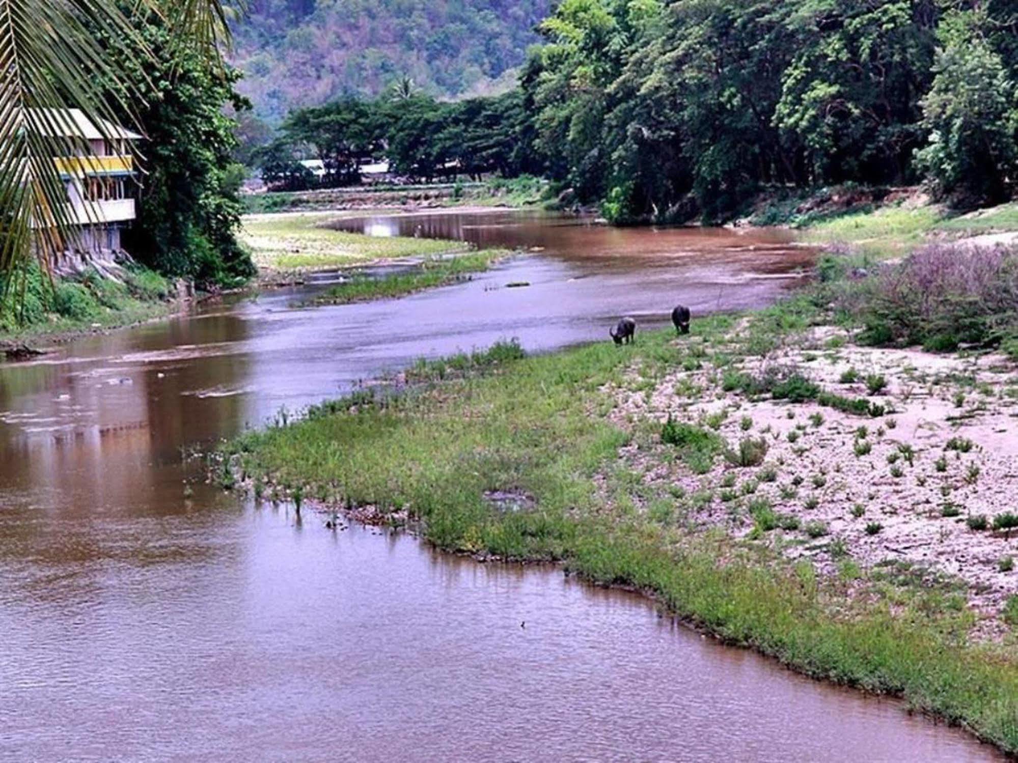 River Bank Resort Mae Sariang Esterno foto