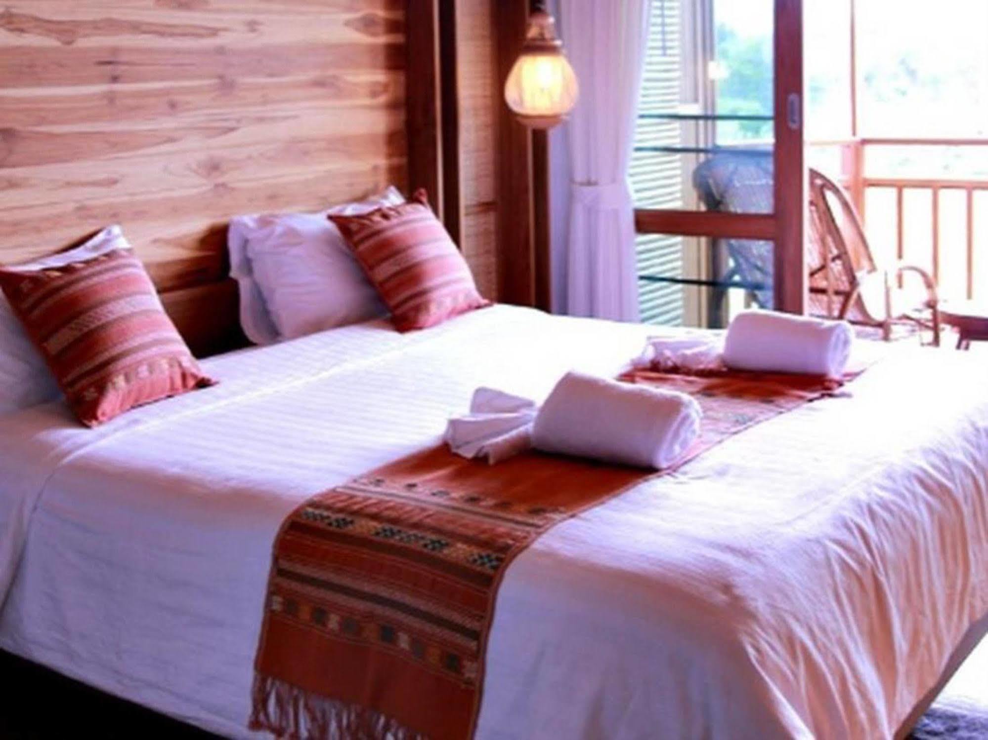 River Bank Resort Mae Sariang Esterno foto