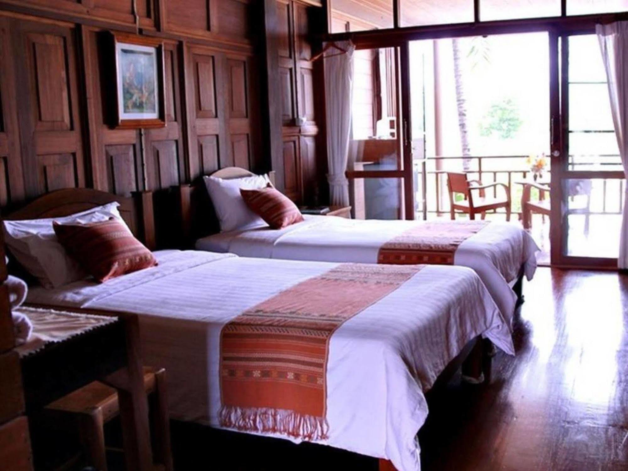 River Bank Resort Mae Sariang Esterno foto